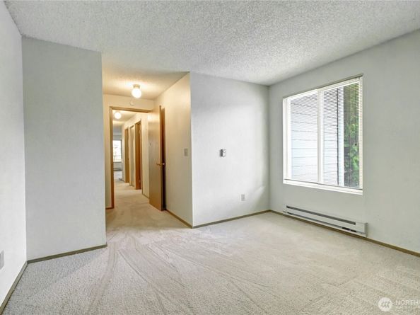 19855 25th Avenue NE 206, Shoreline WA 98155