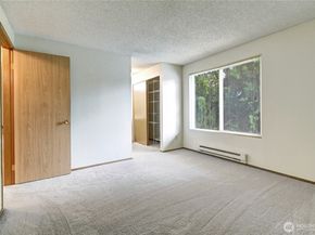 19855 25th Avenue NE 206, Shoreline WA 98155