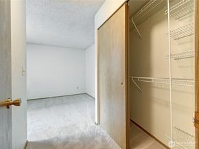 19855 25th Avenue NE 206, Shoreline WA 98155