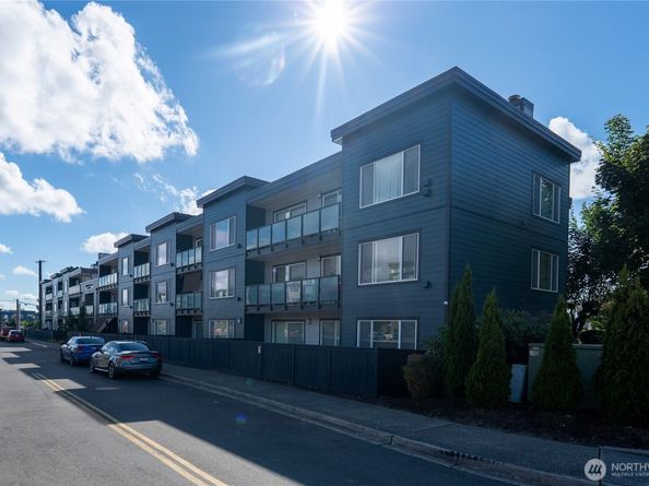 1175 Harrington Place NE 205, Renton WA 98056
