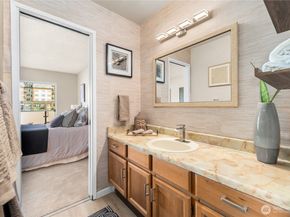 1175 Harrington Place NE 205, Renton WA 98056