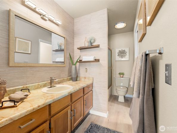 1175 Harrington Place NE 205, Renton WA 98056