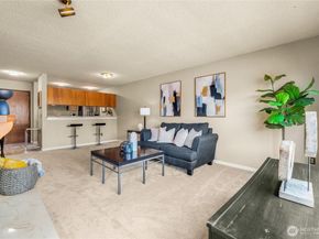1175 Harrington Place NE 205, Renton WA 98056