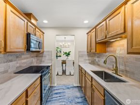 17442 NE 40th Place D3, Redmond WA 98052