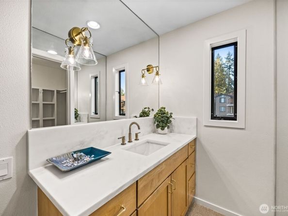 17442 NE 40th Place D3, Redmond WA 98052