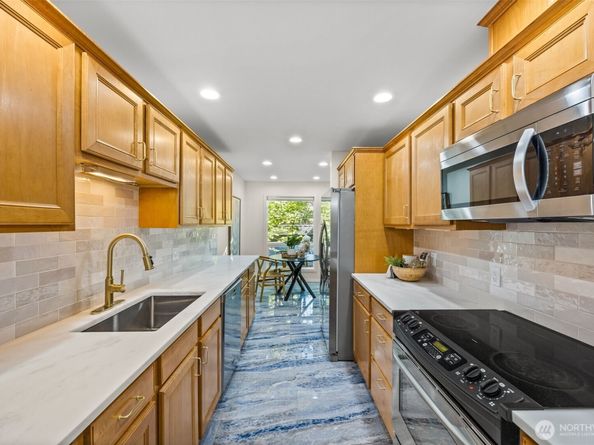 17442 NE 40th Place D3, Redmond WA 98052
