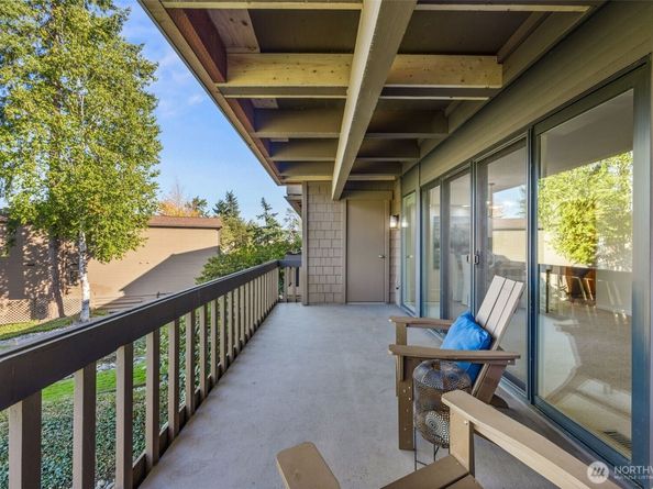 17442 NE 40th Place D3, Redmond WA 98052