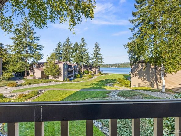 17442 NE 40th Place D3, Redmond WA 98052