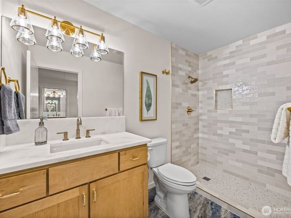 17442 NE 40th Place D3, Redmond WA 98052