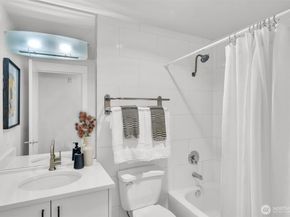 3401 Wallingford Avenue N 405, Seattle WA 98103