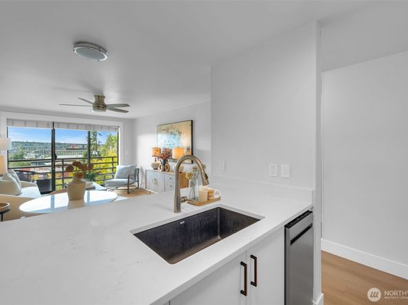 3401 Wallingford Avenue N 405, Seattle WA 98103