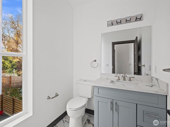 9739 57th Avenue S, Seattle WA 98118