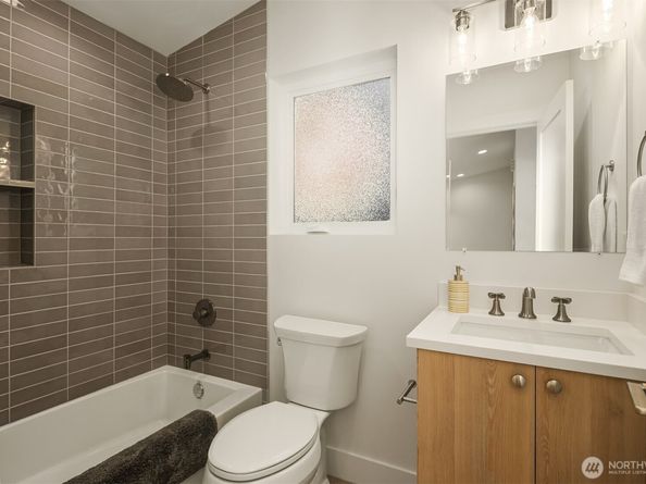 10174 NE 113th Place, Kirkland WA 98033