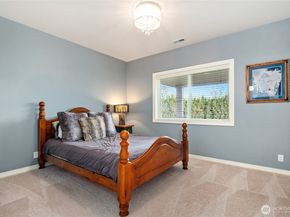 880 Lingering Pine Lane NW, Issaquah WA 98027