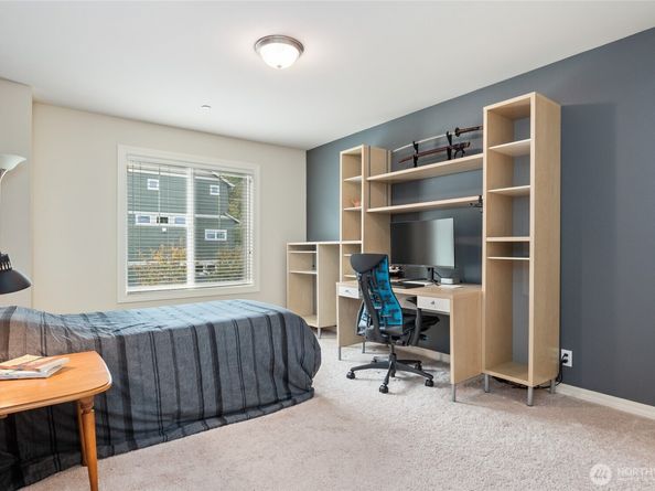 880 Lingering Pine Lane NW, Issaquah WA 98027