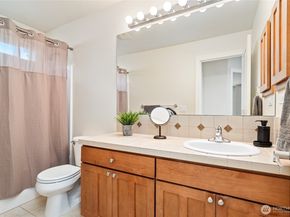 880 Lingering Pine Lane NW, Issaquah WA 98027