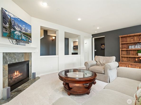 880 Lingering Pine Lane NW, Issaquah WA 98027