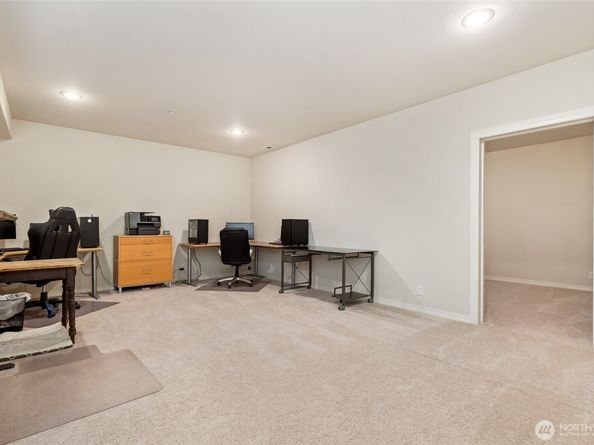 880 Lingering Pine Lane NW, Issaquah WA 98027