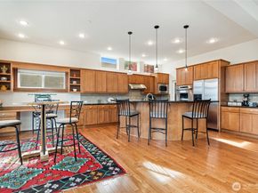 880 Lingering Pine Lane NW, Issaquah WA 98027