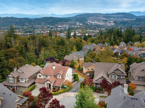 880 Lingering Pine Lane NW, Issaquah WA 98027