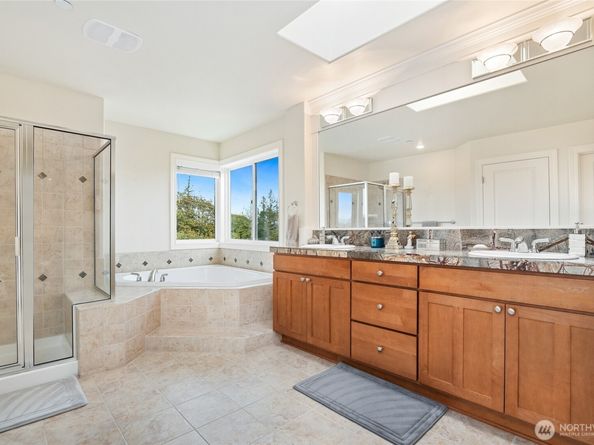 880 Lingering Pine Lane NW, Issaquah WA 98027