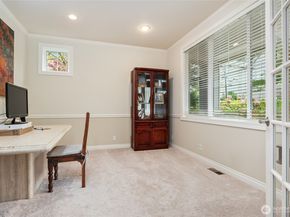 880 Lingering Pine Lane NW, Issaquah WA 98027