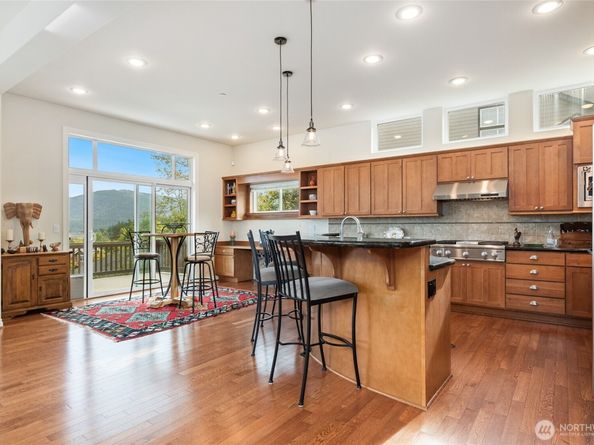 880 Lingering Pine Lane NW, Issaquah WA 98027