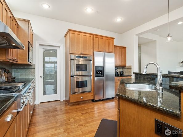 880 Lingering Pine Lane NW, Issaquah WA 98027