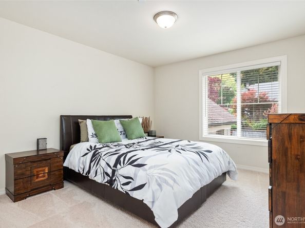 880 Lingering Pine Lane NW, Issaquah WA 98027