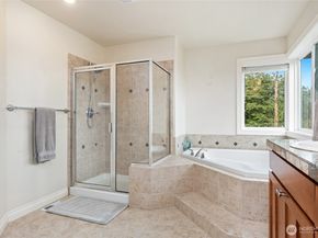 880 Lingering Pine Lane NW, Issaquah WA 98027