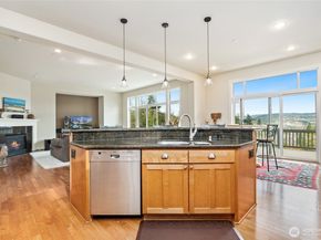 880 Lingering Pine Lane NW, Issaquah WA 98027