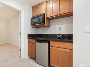 880 Lingering Pine Lane NW, Issaquah WA 98027