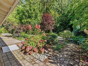 2048 216th Avenue SE, Sammamish WA 98075