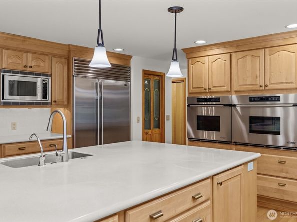 2048 216th Avenue SE, Sammamish WA 98075