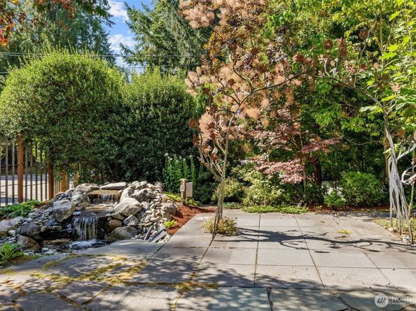 2048 216th Avenue SE, Sammamish WA 98075