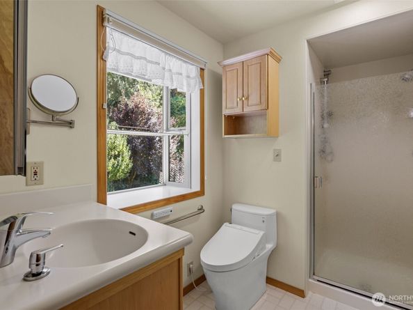 2048 216th Avenue SE, Sammamish WA 98075