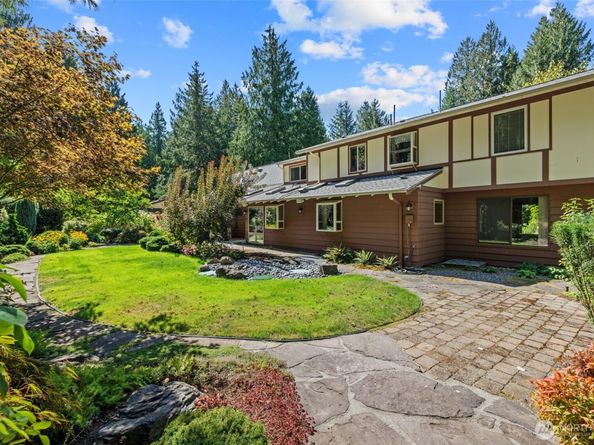 2048 216th Avenue SE, Sammamish WA 98075