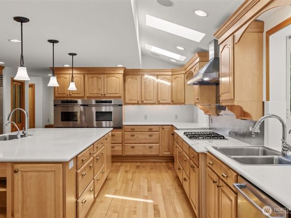 2048 216th Avenue SE, Sammamish WA 98075