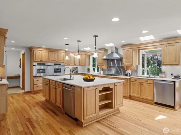 2048 216th Avenue SE, Sammamish WA 98075