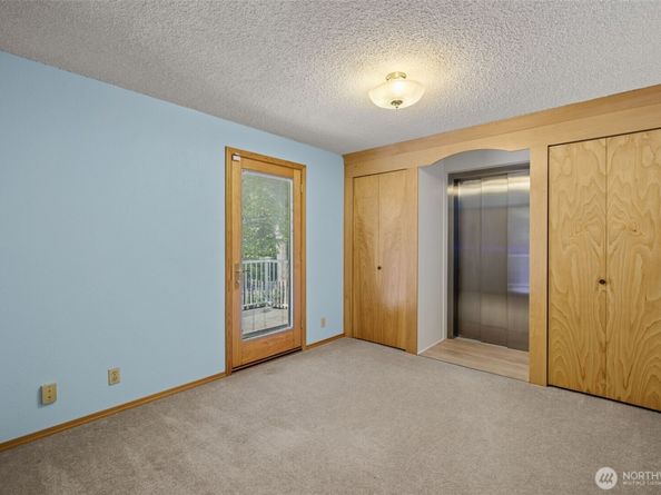 2048 216th Avenue SE, Sammamish WA 98075