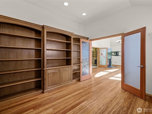 2048 216th Avenue SE, Sammamish WA 98075