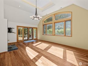 2048 216th Avenue SE, Sammamish WA 98075