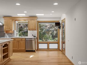 2048 216th Avenue SE, Sammamish WA 98075