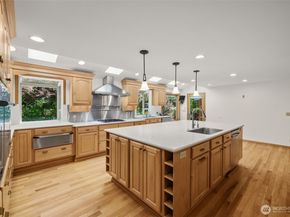 2048 216th Avenue SE, Sammamish WA 98075