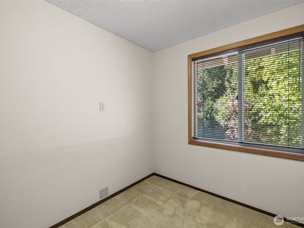 2048 216th Avenue SE, Sammamish WA 98075