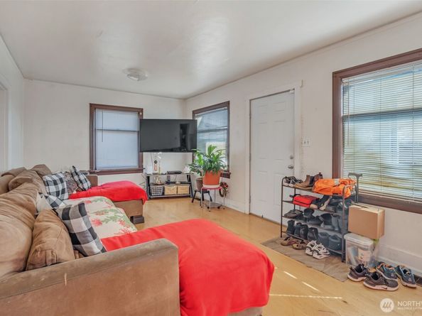 3321 25th Avenue S, Seattle WA 98144