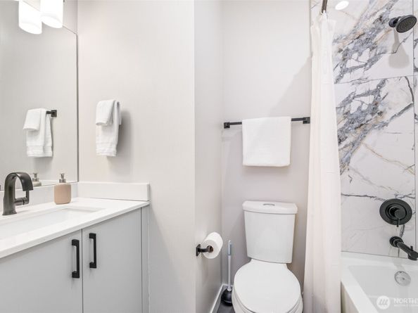 1772 Alki Avenue SW B, Seattle WA 98116