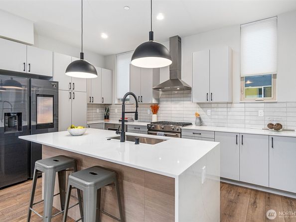 1772 Alki Avenue SW B, Seattle WA 98116