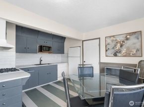 2716 NE 5th Place, Renton WA 98056