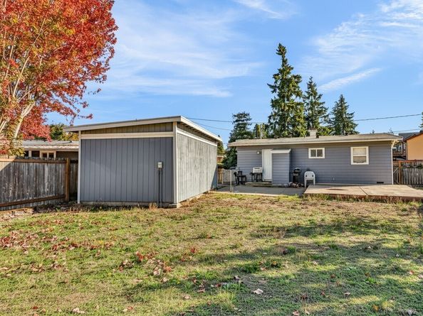 2716 NE 5th Place, Renton WA 98056